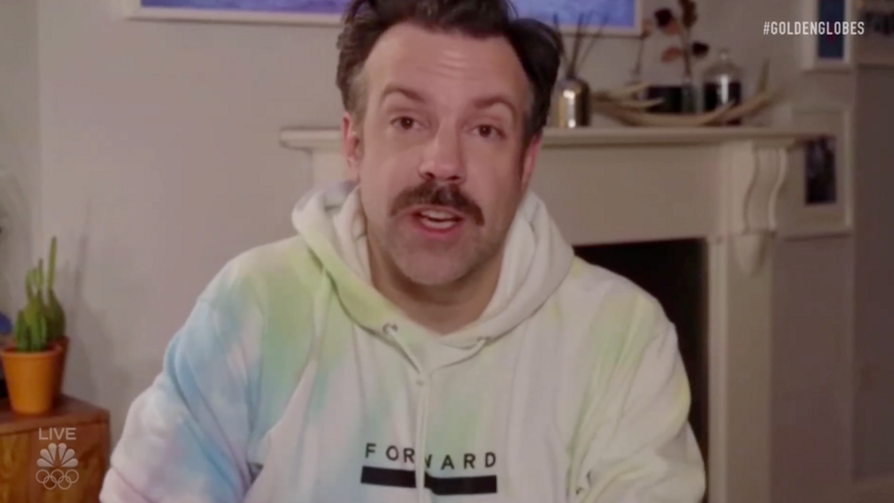 jason sudeikis sweatshirt golden globes